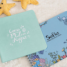 Cargar imagen en el visor de la galería, Álbum de fotos personalizado bebé "COMO PEZ EN EL AGUA" en Espiral