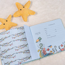 Cargar imagen en el visor de la galería, Álbum de fotos personalizado para bebé "COMO PEZ EN EL AGUA"