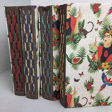 Cargar imagen en el visor de la galería, Libreta con cosido expuesto “Frida Kahlo”