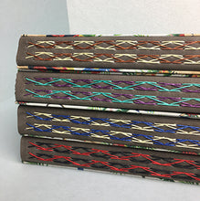 Cargar imagen en el visor de la galería, Libreta con cosido expuesto “Frida Kahlo”