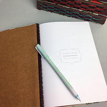 Cargar imagen en el visor de la galería, Libreta con cosido expuesto “Frida Kahlo”