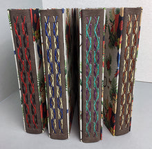 Cargar imagen en el visor de la galería, Libreta con cosido expuesto “Frida Kahlo”