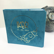 Cargar imagen en el visor de la galería, Álbum de fotos personalizado para bebé "MI PEQUEÑO UNIVERSO"