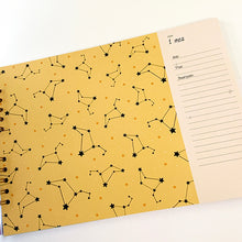 Cargar imagen en el visor de la galería, Álbum de fotos personalizado para bebé "MI PEQUEÑO UNIVERSO" en espiral