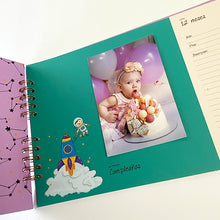 Cargar imagen en el visor de la galería, Álbum de fotos personalizado para bebé "MI PEQUEÑO UNIVERSO" en espiral