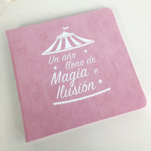 Cargar imagen en el visor de la galería, ÁLBUM DE FOTOS PERSONALIZADO PARA BEBÉ “CIRCO DE PAPEL” - Formato papel