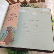 Cargar imagen en el visor de la galería, ÁLBUM DE FOTOS PERSONALIZADO PARA BEBÉ “FIESTA EN EL BOSQUE” - Formato papel