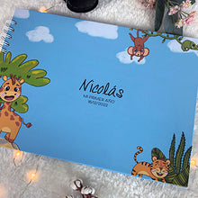 Cargar imagen en el visor de la galería, Álbum de fotos personalizado para bebé "SELVA DE PAPEL" EN ESPIRAL - Formato papel
