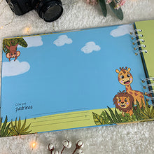 Cargar imagen en el visor de la galería, Álbum de fotos personalizado para bebé "SELVA DE PAPEL" EN ESPIRAL - Formato papel