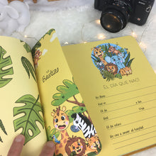 Cargar imagen en el visor de la galería, Álbum de fotos personalizado para bebé “SELVA DE PAPEL” - Formato papel