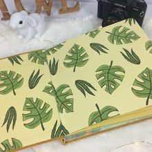 Cargar imagen en el visor de la galería, Álbum de fotos personalizado para bebé “SELVA DE PAPEL” - Formato papel