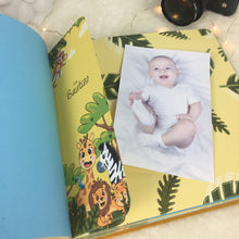 Cargar imagen en el visor de la galería, Álbum de fotos personalizado para bebé “SELVA DE PAPEL” - Formato papel