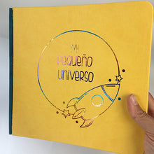 Cargar imagen en el visor de la galería, Álbum de fotos personalizado para bebé &quot;MI PEQUEÑO UNIVERSO&quot;
