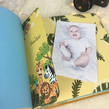 Load image into Gallery viewer, Álbum de fotos personalizado para bebé “SELVA DE PAPEL” - Formato papel
